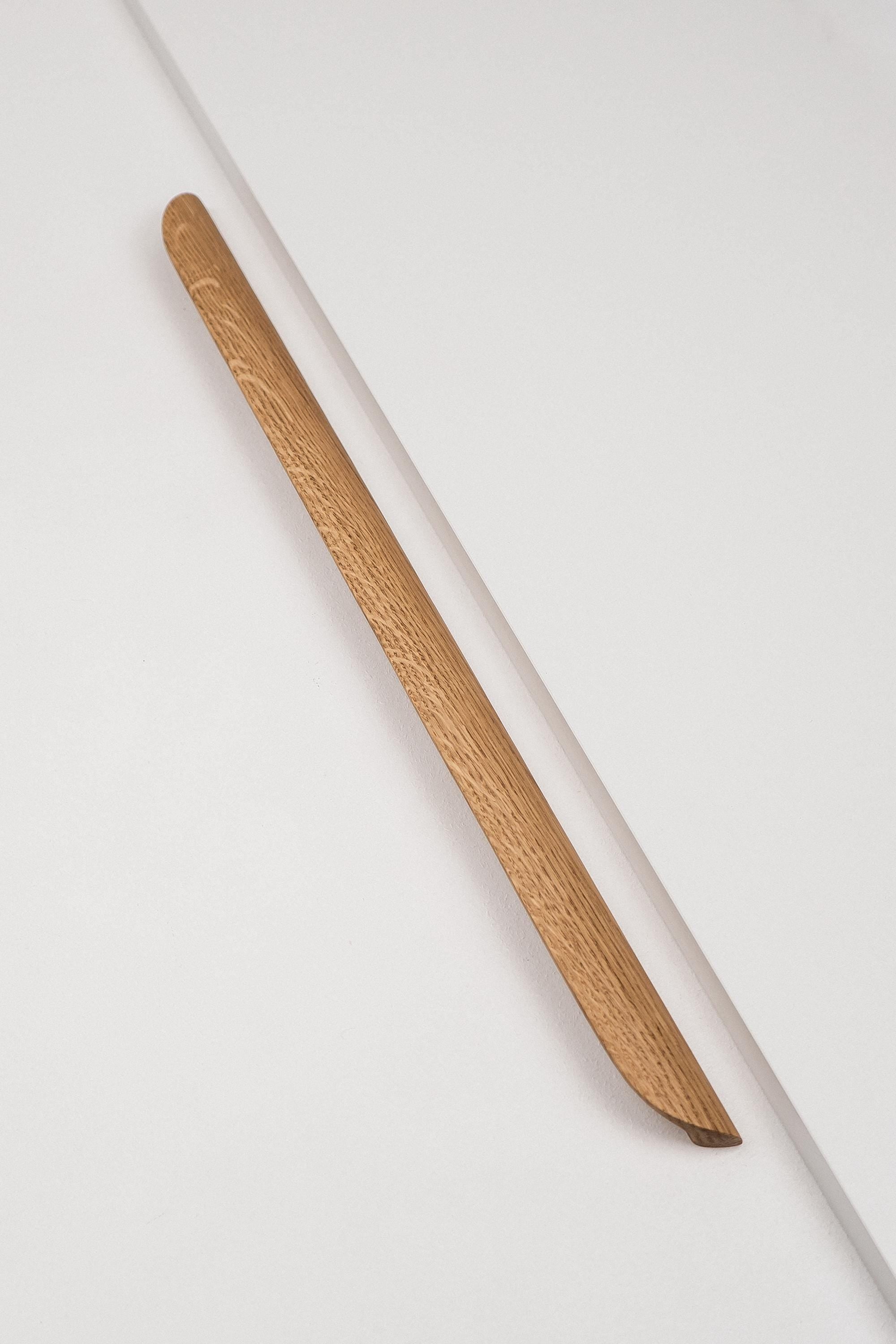 Tide Solid Oak Cabinet Handle, Rounded Wooden Drawer Pull, Modern Kitchen and Wardrobe Handle