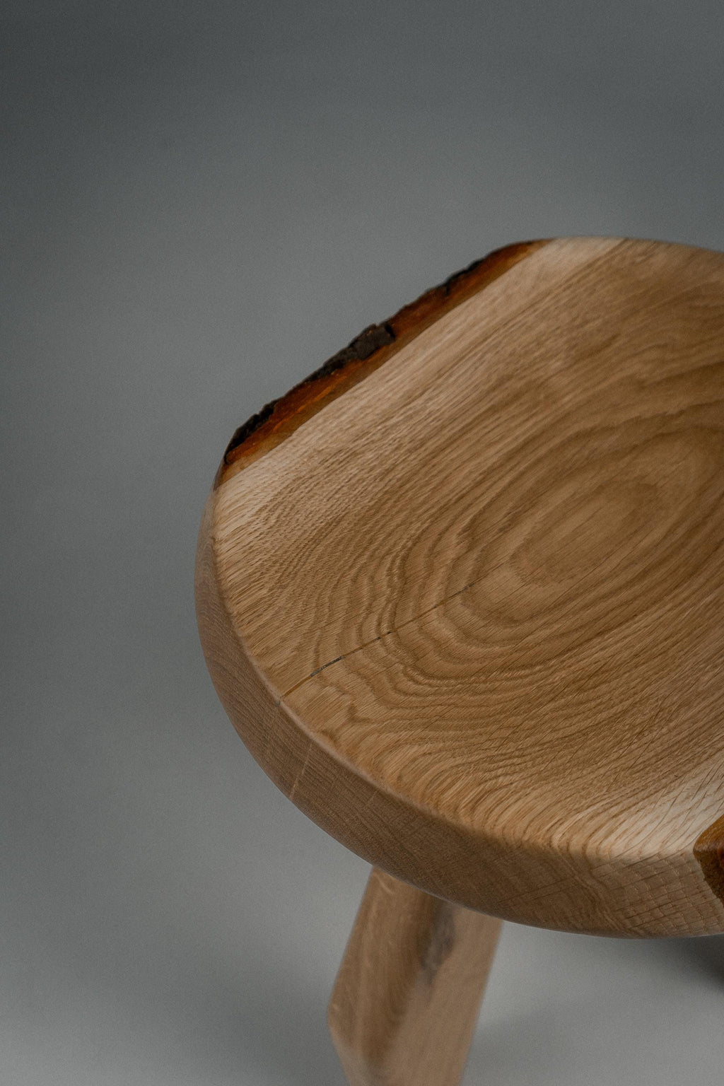 Live Edge Oak Stool, Rustic Round Wooden Side Table, Handcrafted Solid Wood Accent Stool with Natural Bark Edge