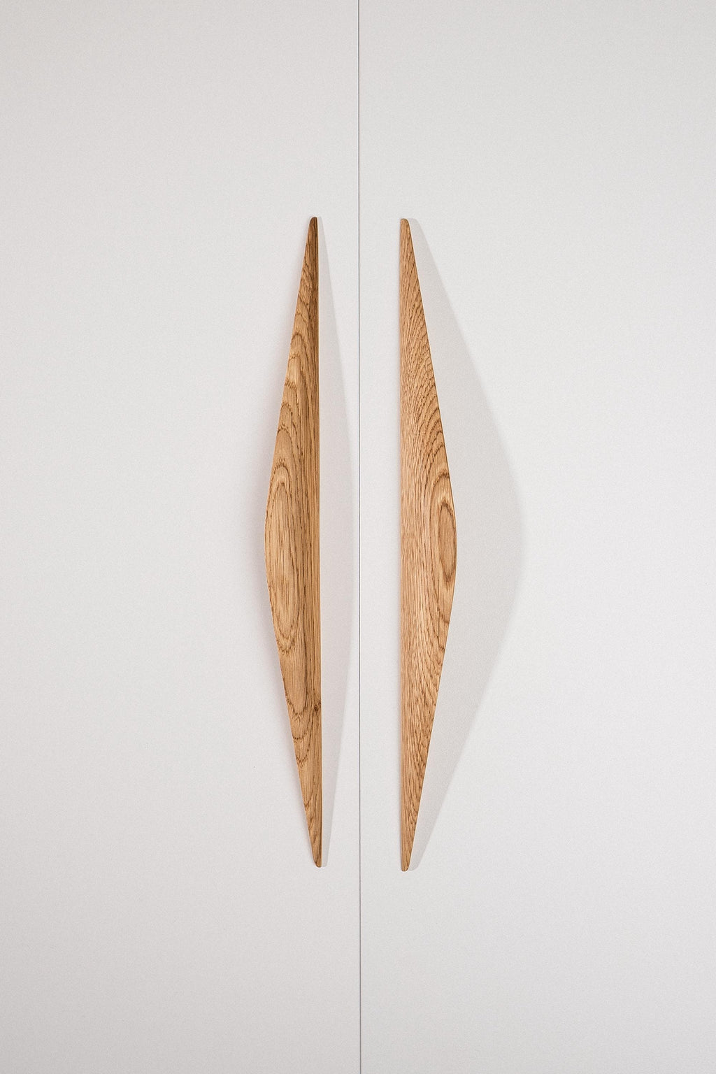 Solid Oak Shard Cabinet Handle, Modern Wooden Drawer Pull, Minimalist Kitchen and Wardrobe Handle