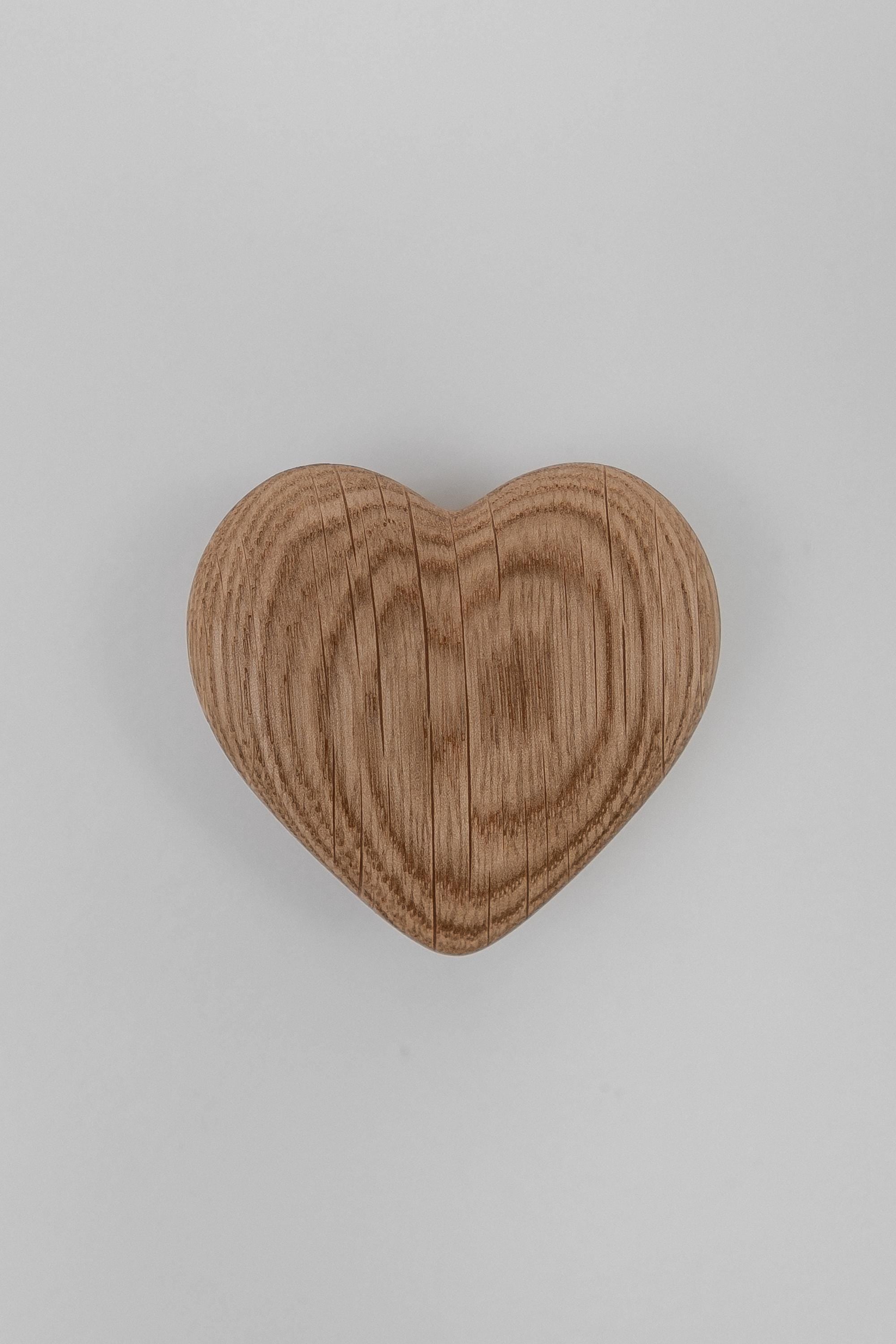 Solid Oak Heart-Shaped Drawer Knob, Handmade Wooden Cabinet Knob for Kids' Room Furniture