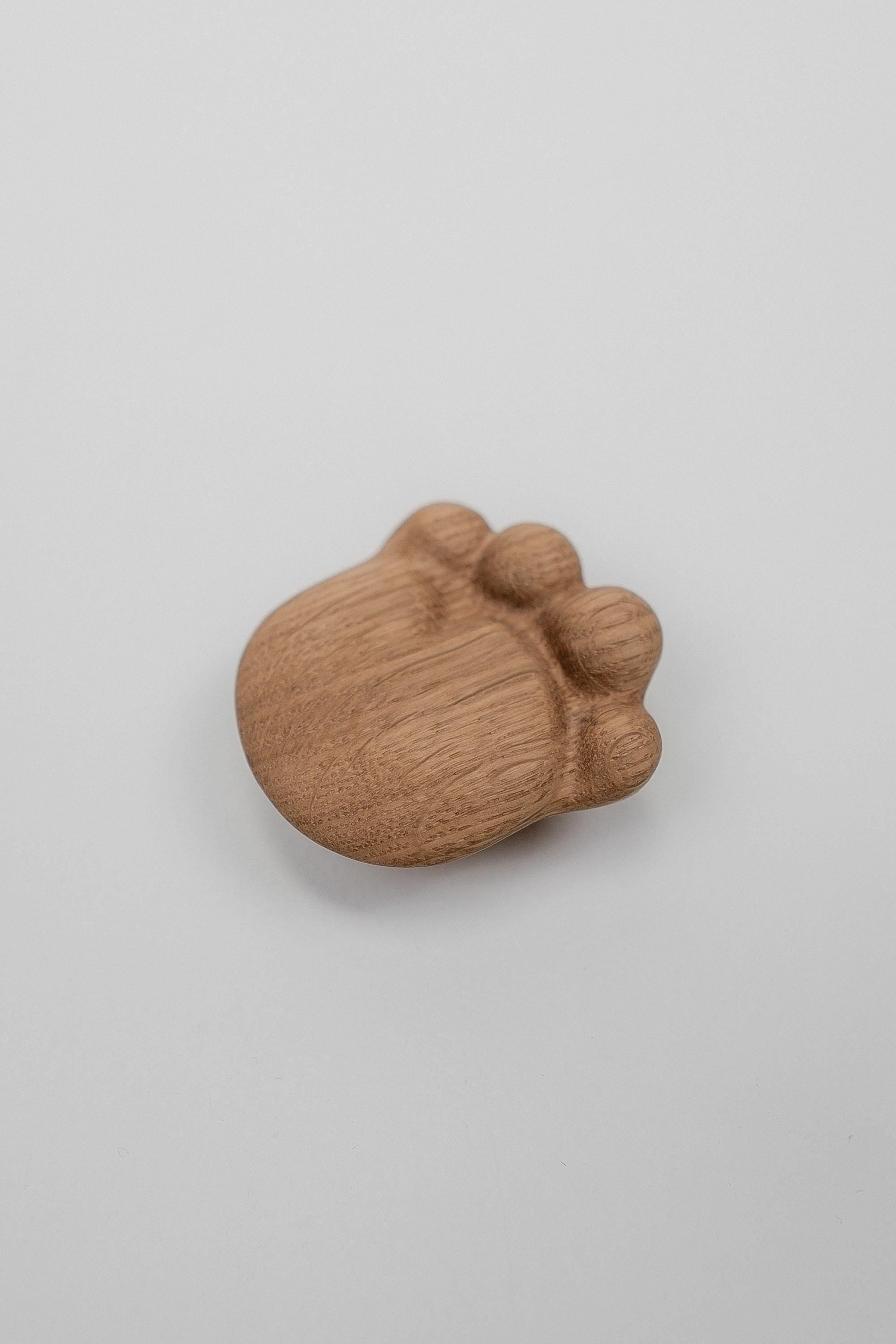 Wooden Oak Paw Handle, Children's Furniture Knob, Cabinet and Dresser Handle