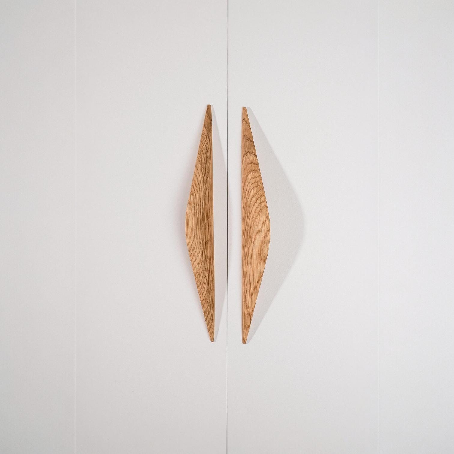 Shard Solid Oak Cabinet Handle, Wooden Handle for Kitchen Cabinets and Furniture, Natural Oak