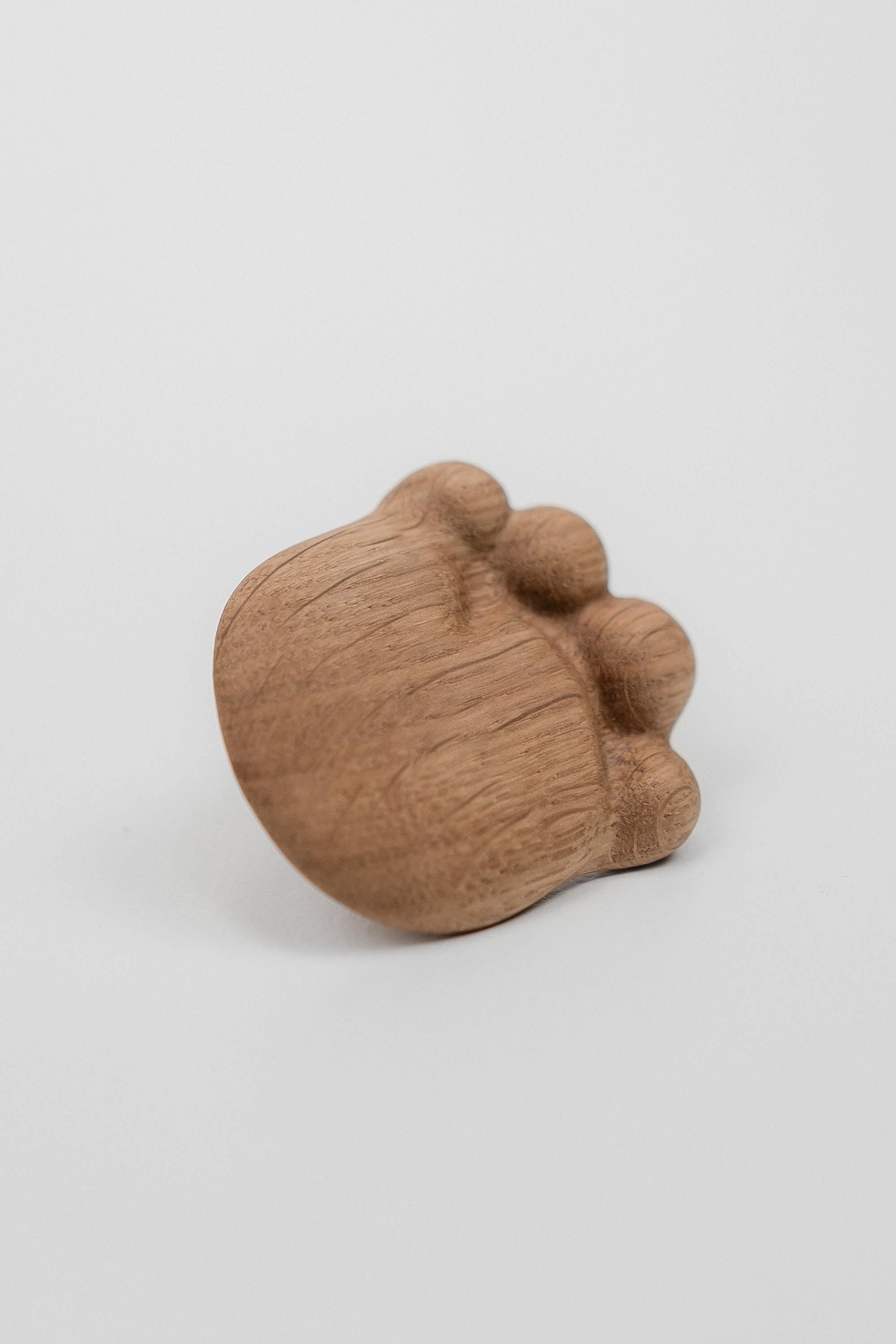 Wooden Oak Paw Handle, Children's Furniture Knob, Cabinet and Dresser Handle