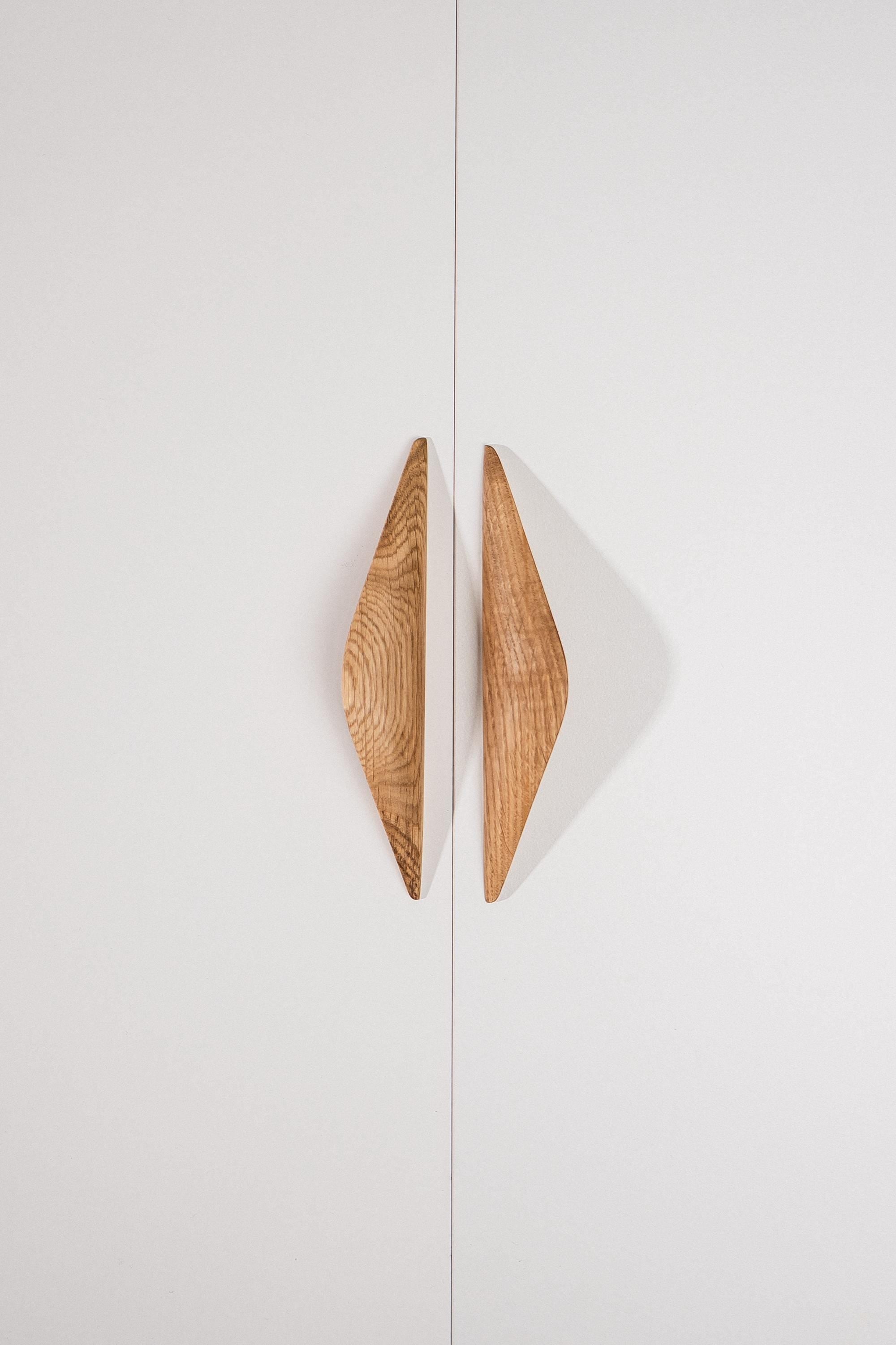 Solid Oak Shard Cabinet Handle, Modern Wooden Drawer Pull, Minimalist Kitchen and Wardrobe Handle