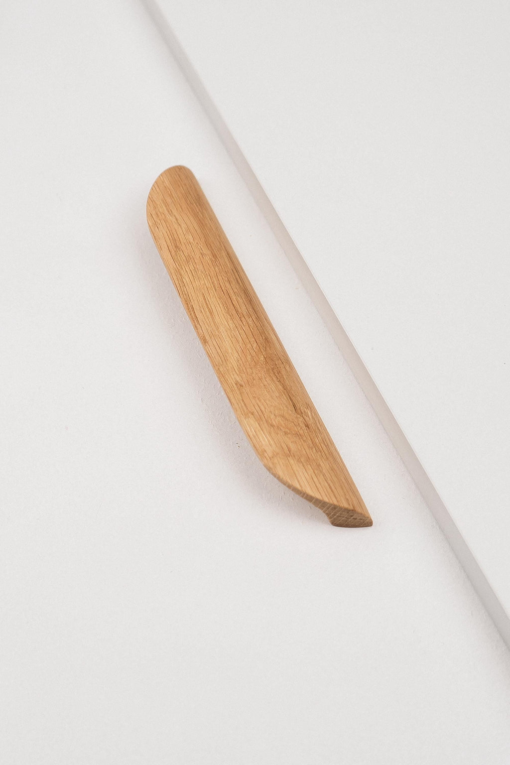 Tide Solid Oak Cabinet Handle, Rounded Wooden Drawer Pull, Modern Kitchen and Wardrobe Handle