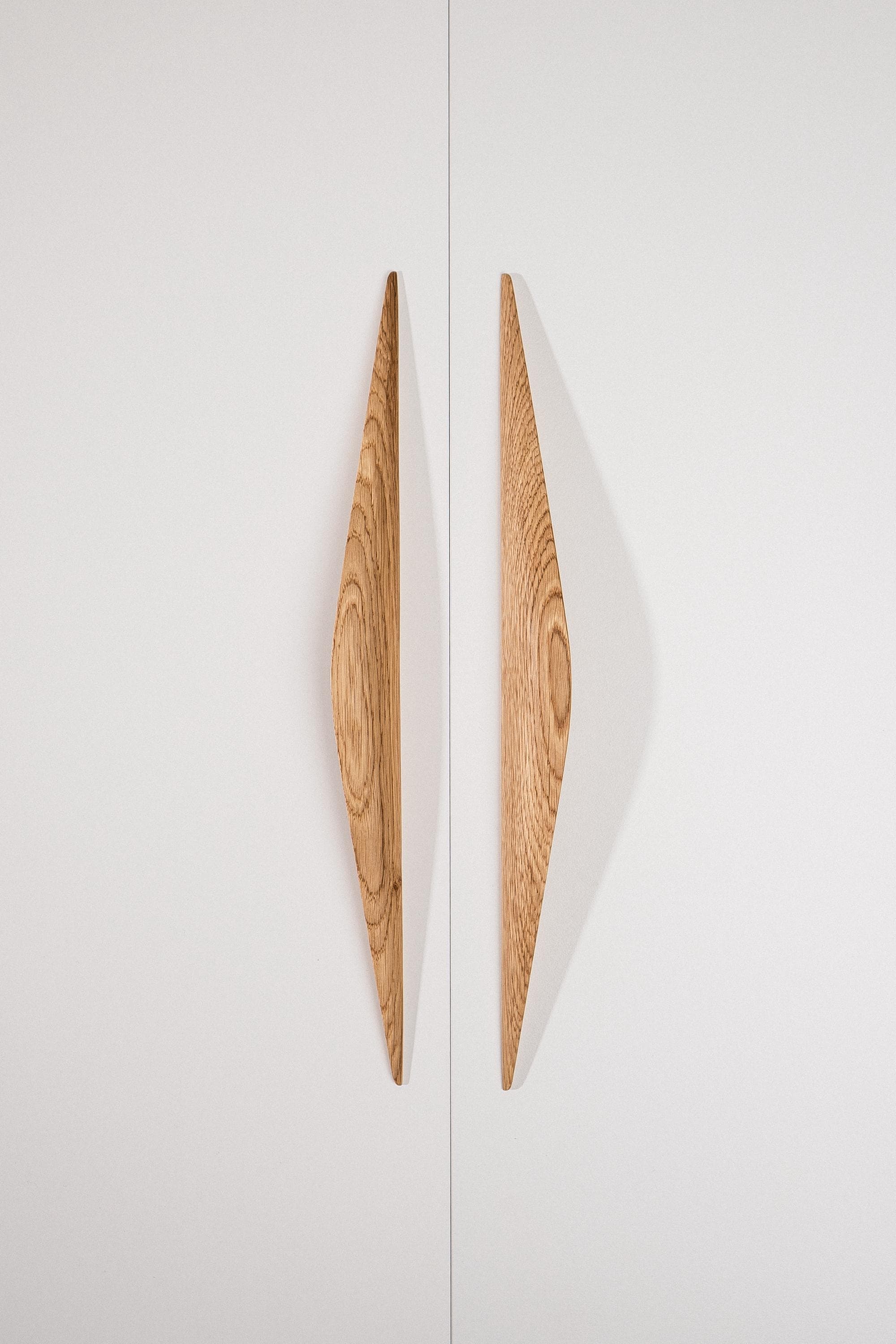 Shard Solid Oak Cabinet Handle, Wooden Handle for Kitchen Cabinets and Furniture, Natural Oak