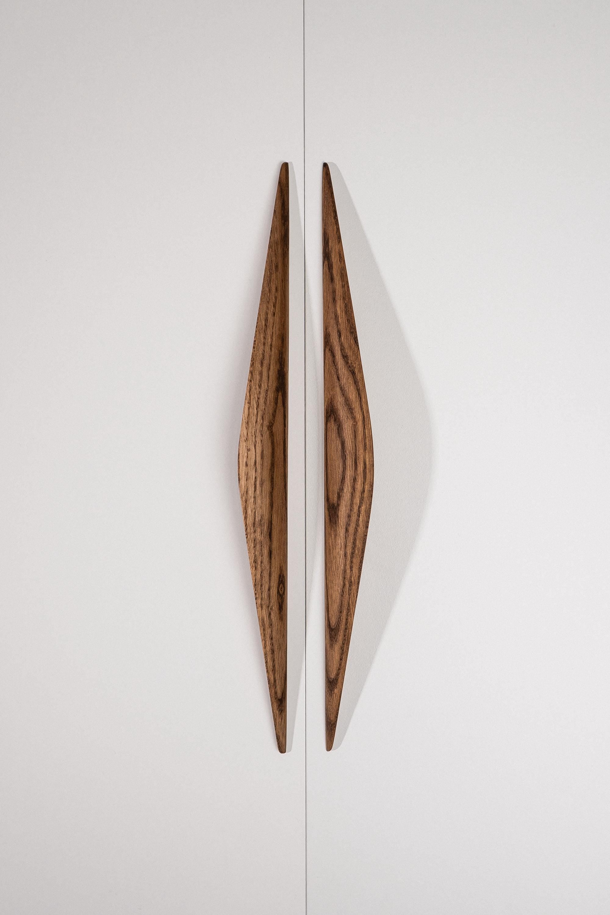 Shard Solid Oak Cabinet Handle, Wooden Kitchen & Cabinet Pull, Walnut Finish