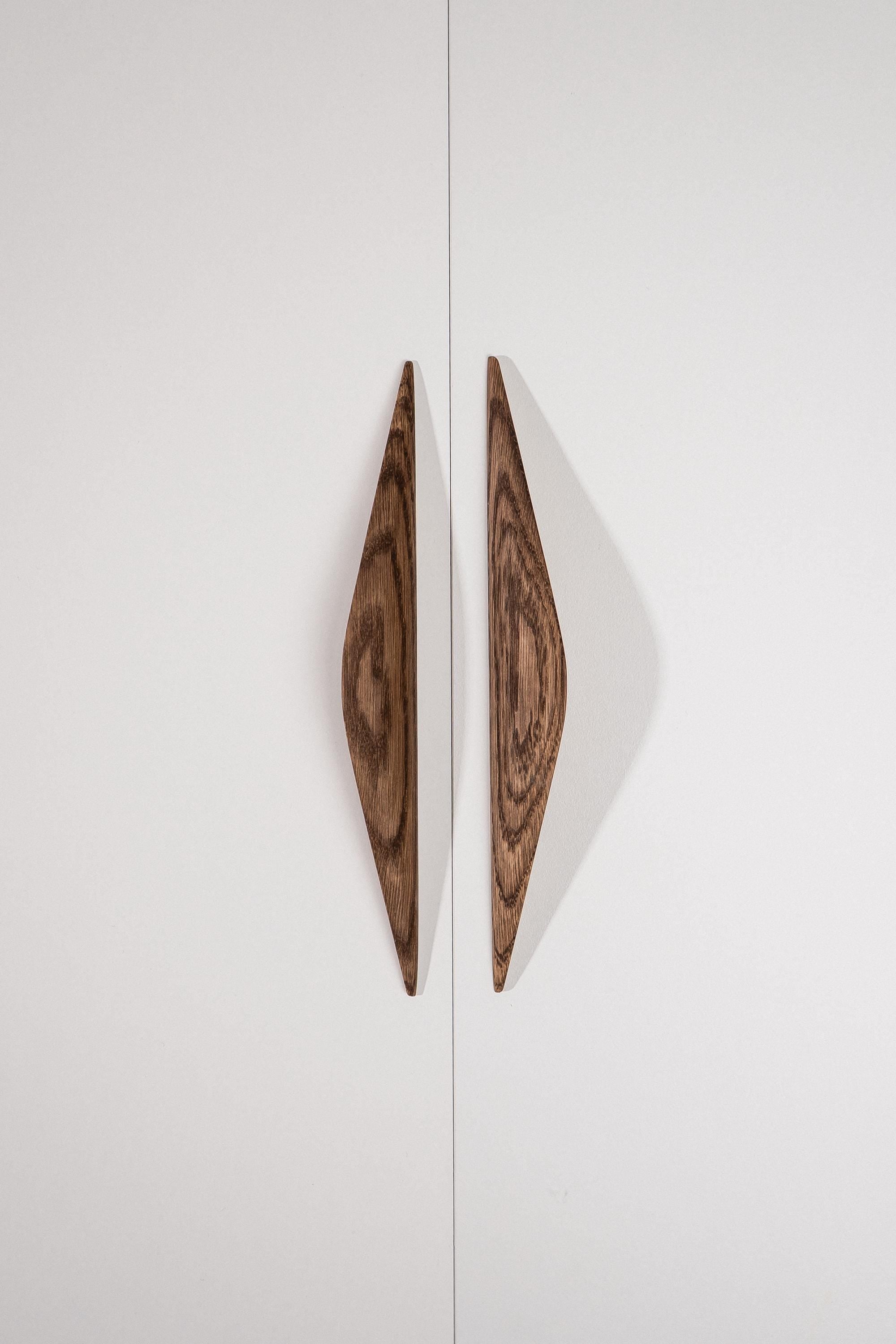 Shard Solid Oak Cabinet Handle, Wooden Kitchen & Cabinet Pull, Walnut Finish
